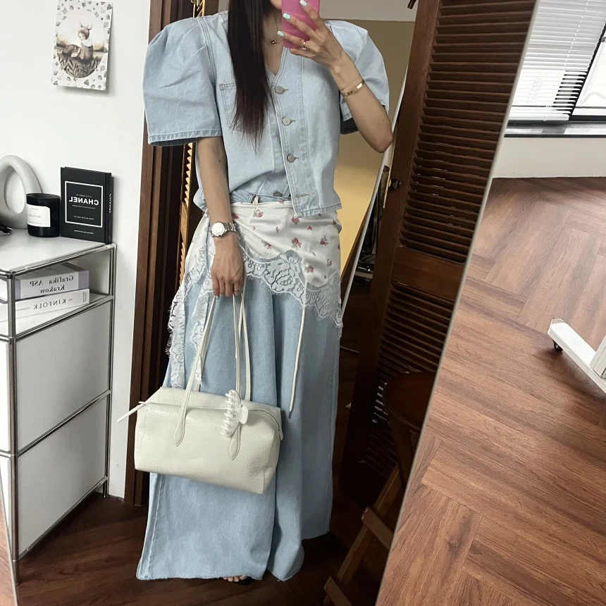 

2026 Summer New Fashionable Versatile Retro Style V-Neck Short Sleeve Denim Shirt Women's Straight Hem Bubble Sleeve Cotton F...