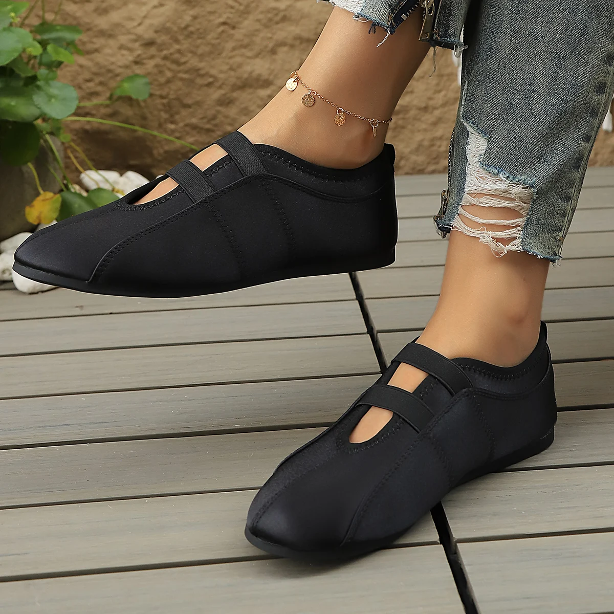 

Women's 2026 New Solid Color Round Toe Slip-on Deep Mouth Flat Shoes Spring and Summer Non-slip Comfortable Soft Walking Loafers
