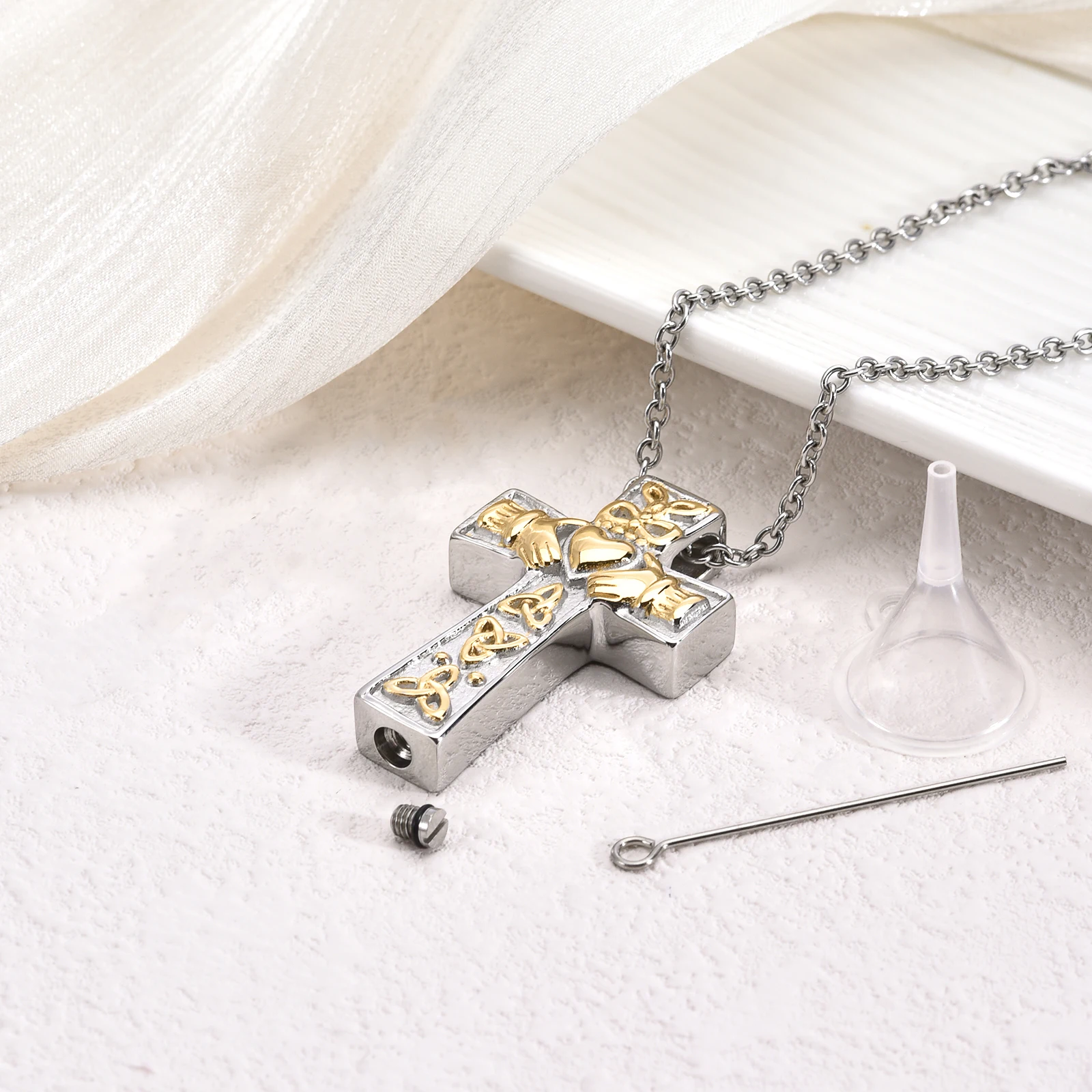 Goldene Herz-Gebets-Kreuz-Urnen-Halskette – Gedenkschmuck aus Edelstahl für menschliche Asche, Andenken-Anhänger – Detail 4
