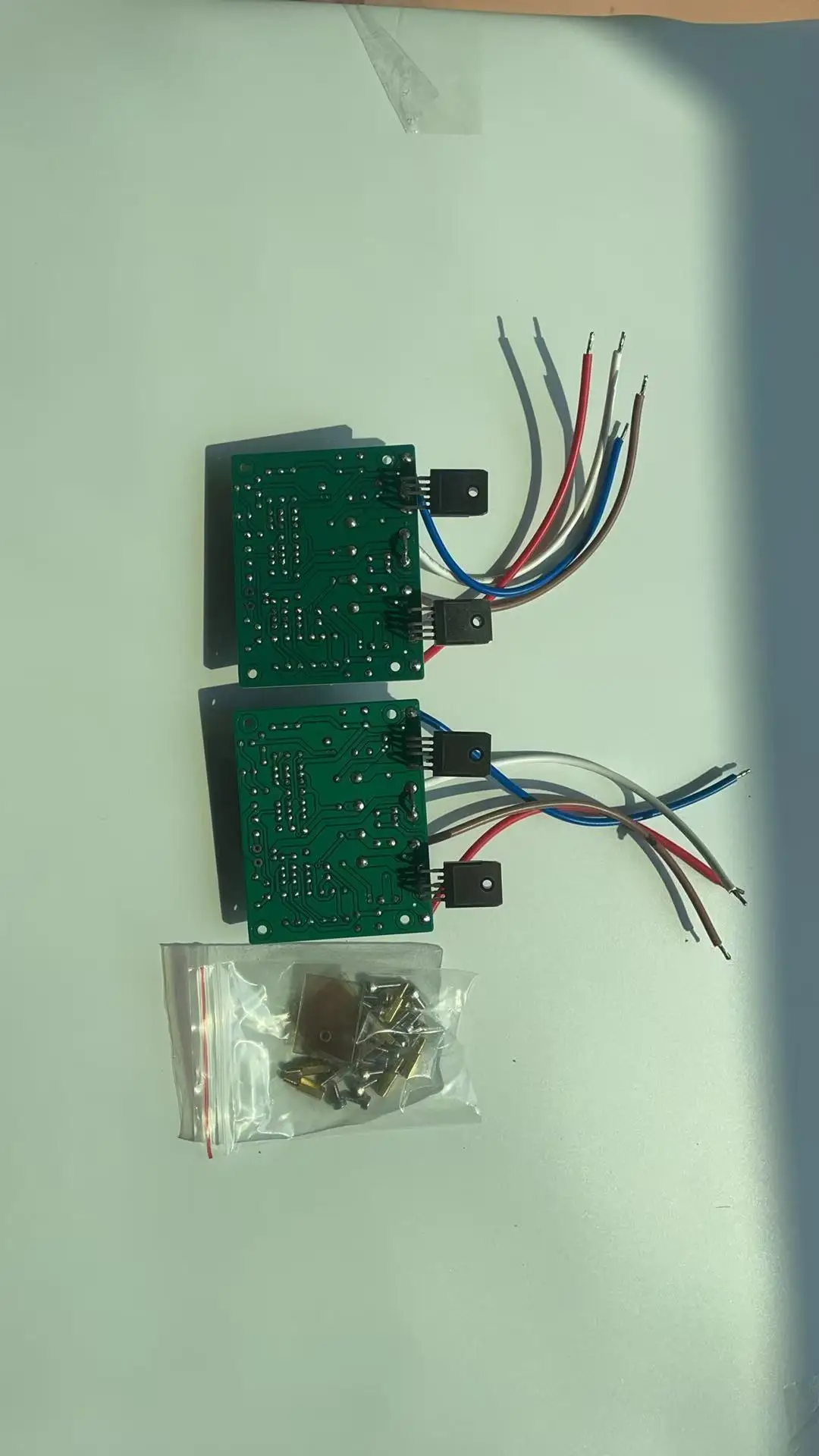 قطعتان من لوحة مكبر الصوت الأحادية الأنبوبية المركبة تعتمد على خط تضخيم Douglas الخالي من العيوب #2