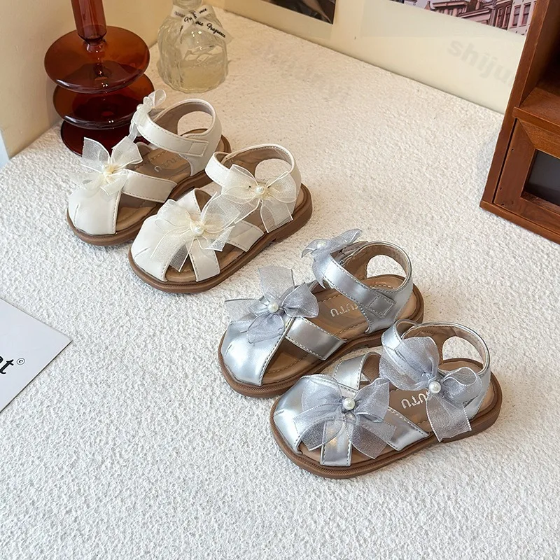 2026 Summer New Children's Beach Sandals with Butterfly Bow Fashion Outdoor Beach Shoes for Girls Flat Bottom Baotou Sandals