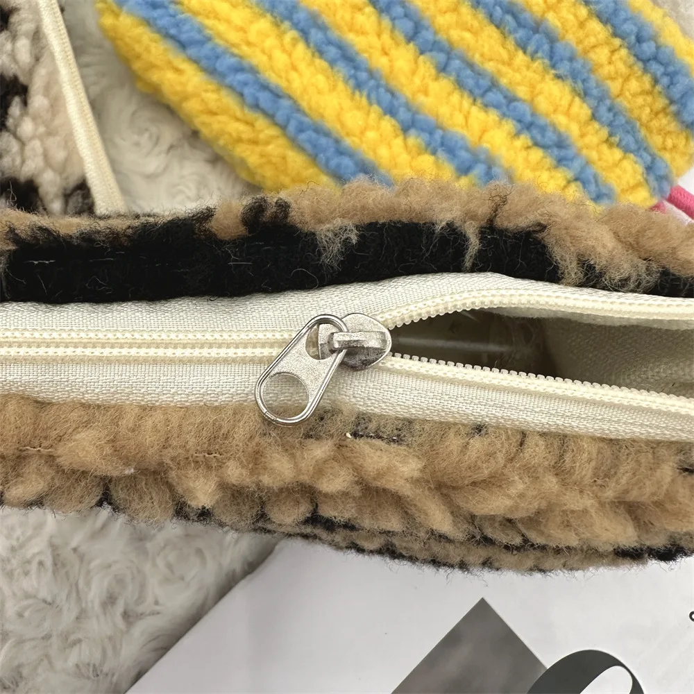 Plush Love Lipstick Makeup Bag, Travel Girl Handbag, Key Wallet ID Bag, Bluetooth Earphone Storage Bag