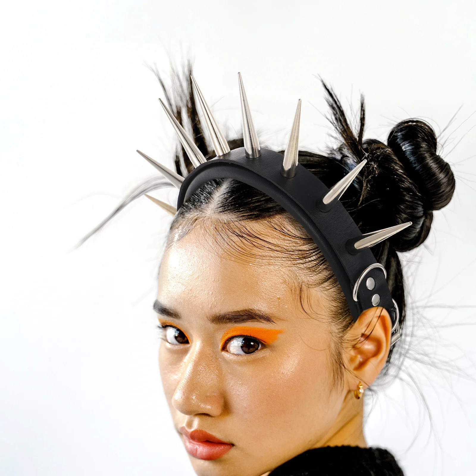 

Металлическая повязка на голову с заклепками, легкий прочный аксессуар для косплея, декоративная опора для вечеринки, повязка на голову с дизайном заклепок