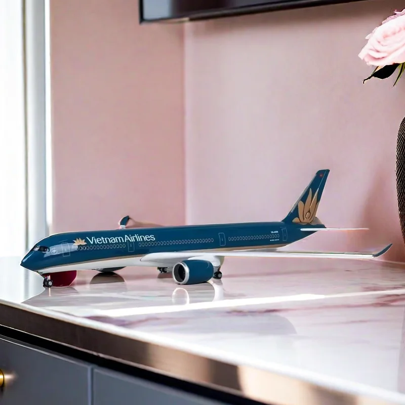 

47CM 1/142 Scale Airplane Airbus A350 Dreamliner Aircraft Vietnam Airlines Model With LED Light and Wheels Diecast Plastic Plane