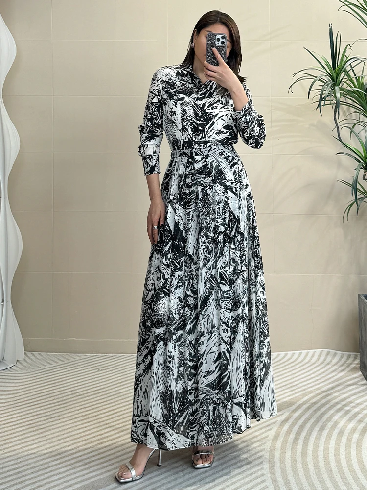 

Двухслойный комплект из шелковой рубашки и юбки: элегантный и стильный ансамбль, топ с длинными рукавами на пуговицах для женщин старше 35 лет.