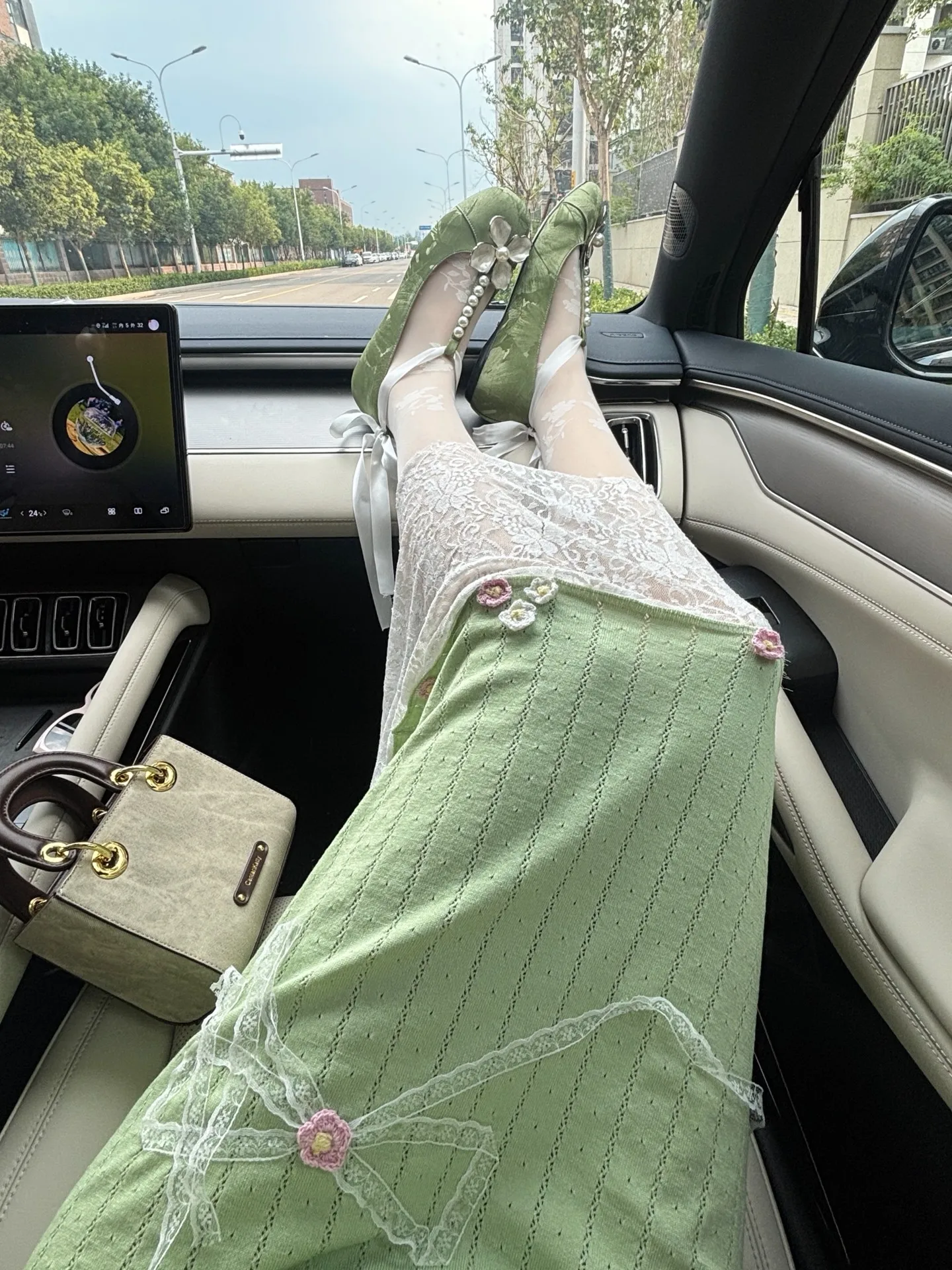 fashionable-retro-grey-green-women's-crossbody-handbag-commuter-bag-amiciyah-brand-sweet-lady-style-magnetic-buckle-closure