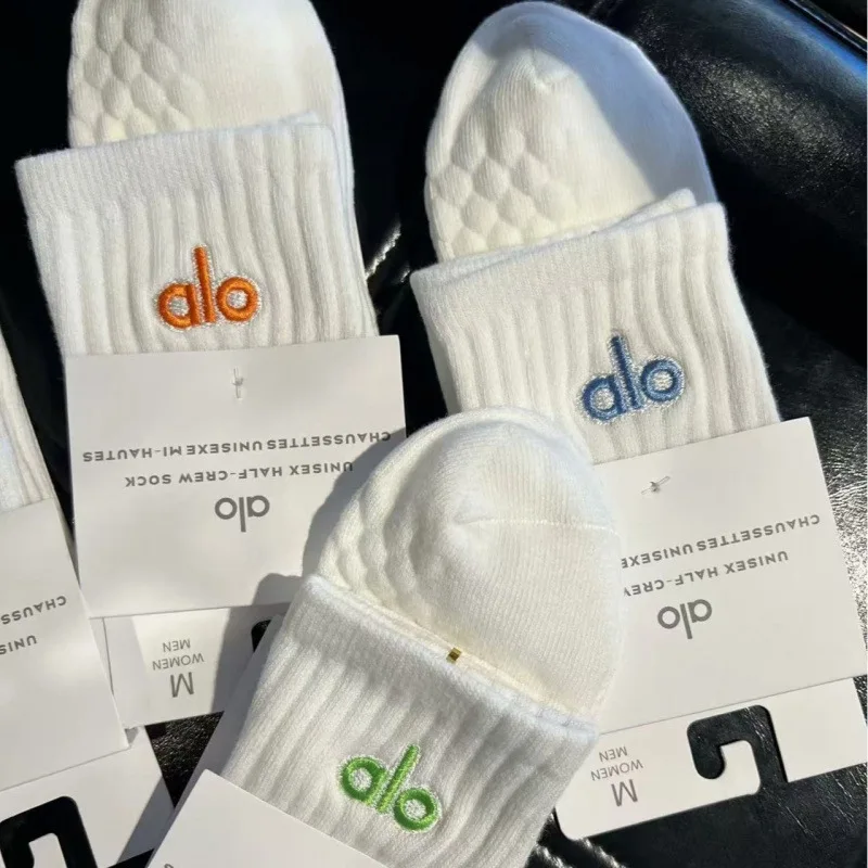 Alo socks - Men's and Women's styles, comfortable and breathable, with simple embroidery and short sleeves for sports use.