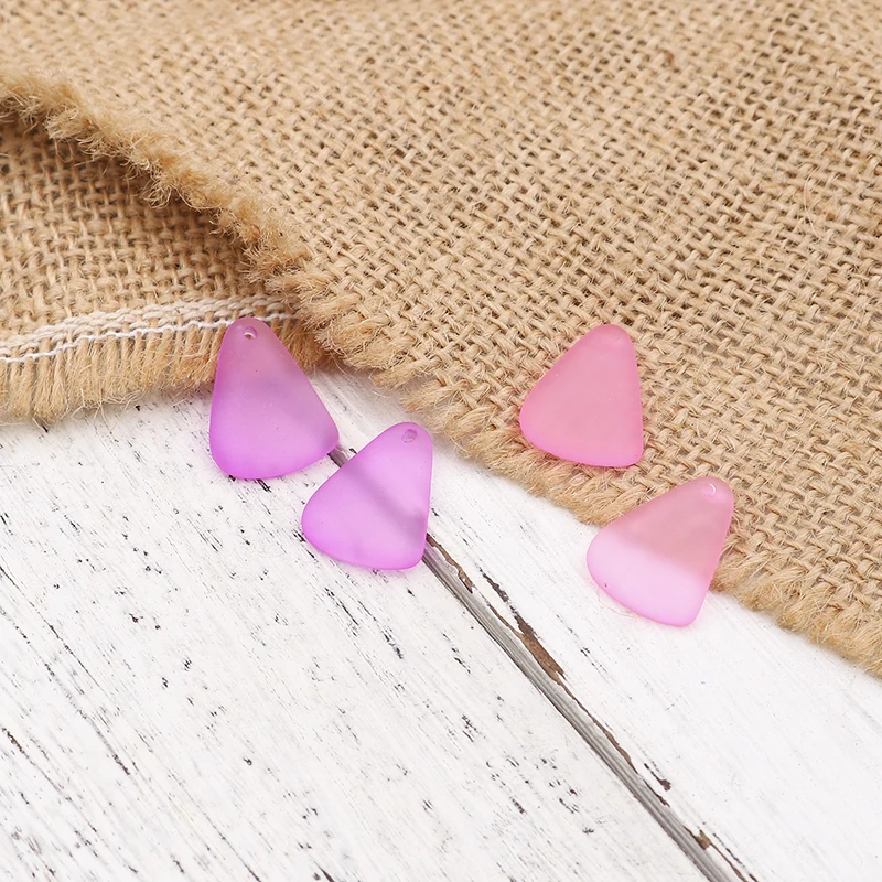 8Seasons Resin Sea Glass Charms Pendants Triangle Lake Blue Green Transparent Clear Frosted Pendants DIY Jewelry 20mmx 15mm,5pcs