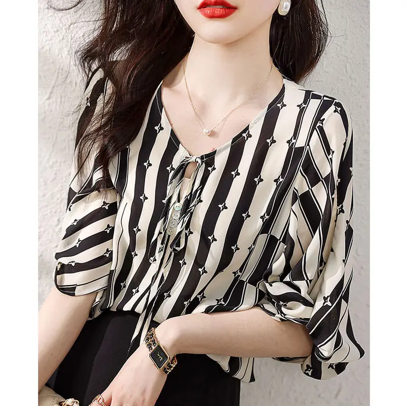 Korean All-match Summer Women\'s V-Neck Printing Button Lacing Contrast Color Fashion Casual 3/4 Sleeve Loose Chiffon Shirt Tops