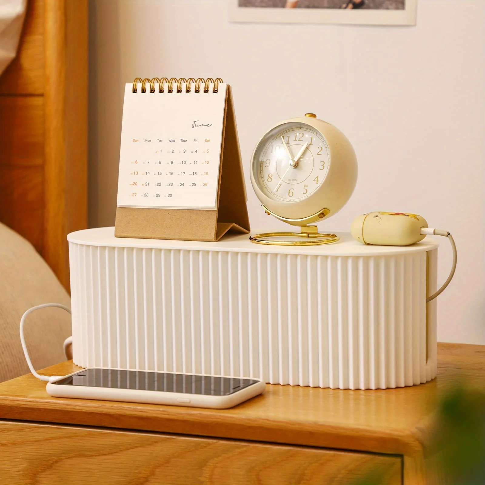 قطعة واحدة من صندوق إدارة الكابلات الكبير، شريط طاقة سهل التركيب، منظم الشاحن والمحول - مثالي لإخفاء الأسلاك في المنزل والمكتب