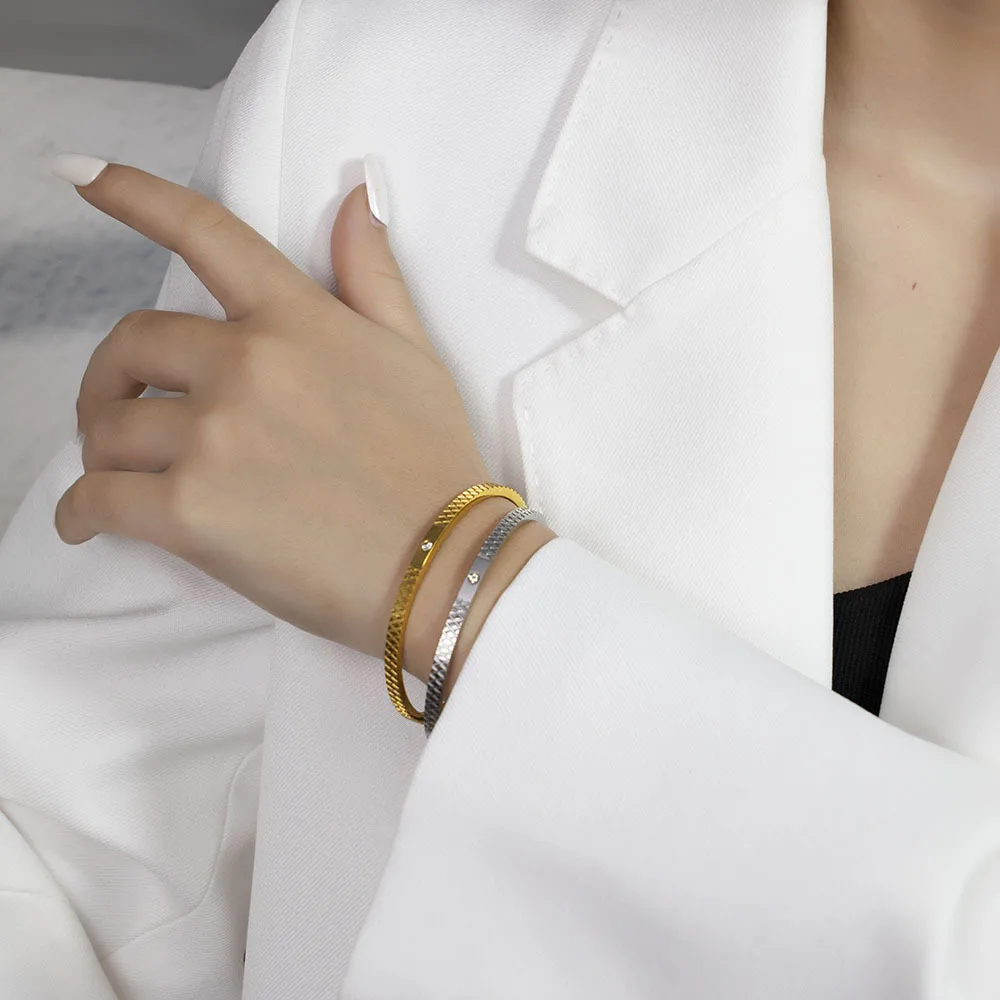 

YHTOT Simple Classic Texture Bracelet 18K Gold Color Plated Stainless Steel Round Zircon Stackable Bracelet Women's Accessories