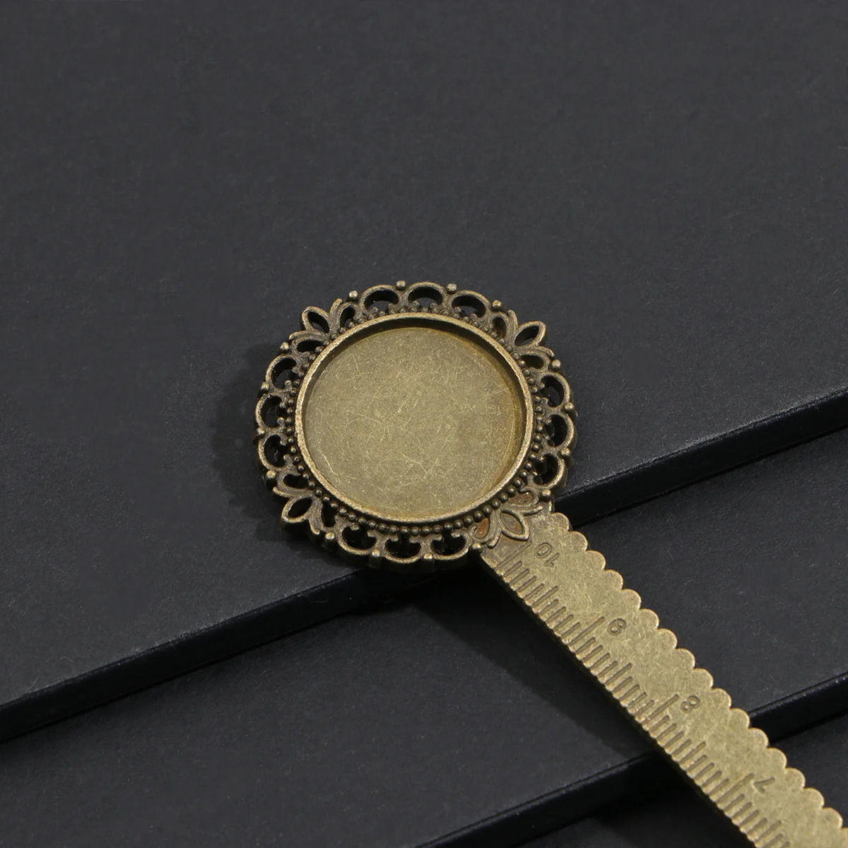 أداة التعلم مسطرة الكتابة اليدوية المعدنية الرجعية متعددة الوظائف قالب رسم المرجعية