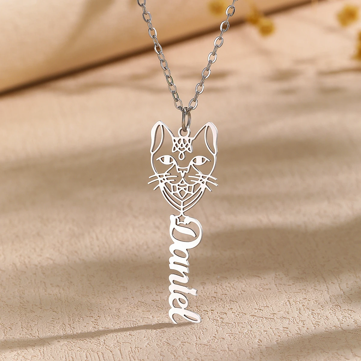 شخصية مخصصة الفنية القط اسم قلادة للنساء الفولاذ المقاوم للصدأ اليدوية لوحة المختنق سلسلة مجوهرات هدية