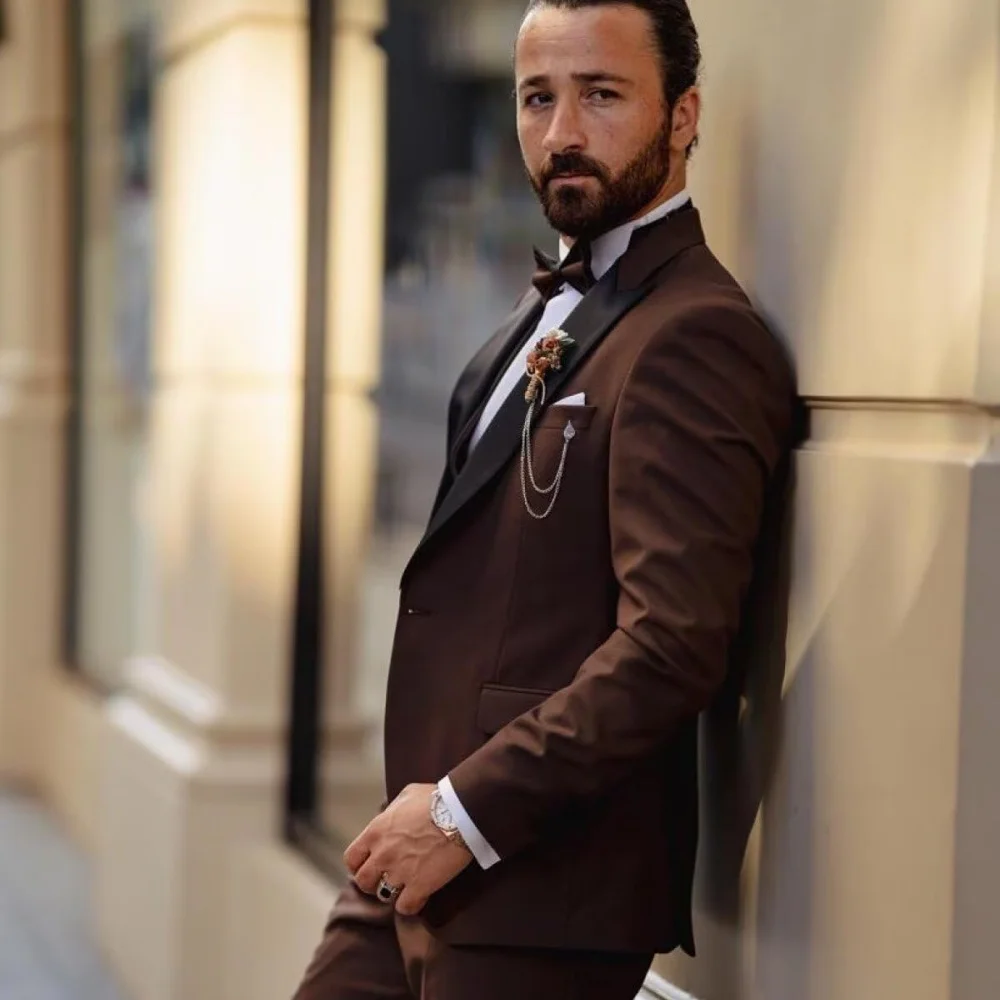 

Luxo Dos Homens Vermelho Slim Fit 3-Piece Terno Com Pico Lapela E Comprimento Regular Jaqueta Calças E Colete Rou