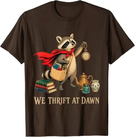 We Thrift At Dawn Thrifting Lover Mittelalterliches Waschbär-T-Shirt Y2k Antik-Sammler Schatzsucher Grafik-Bekleidung Vintage-T-Shirt – Detail 10