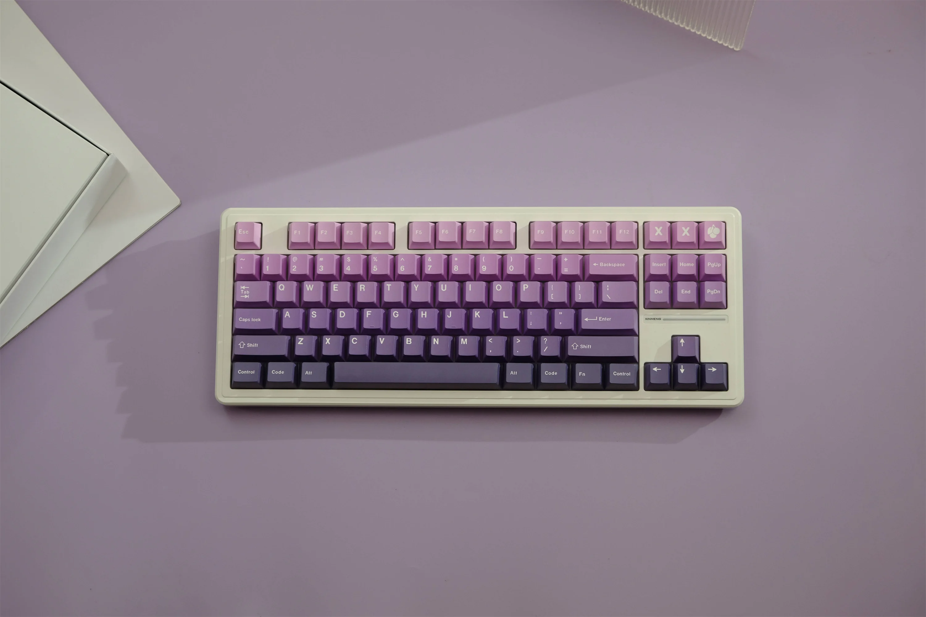 

Violet gradient Keycap 147 Keys PBT Keycaps Cherry Profile DYE-SUB Personalized For Mechanical Keyboard