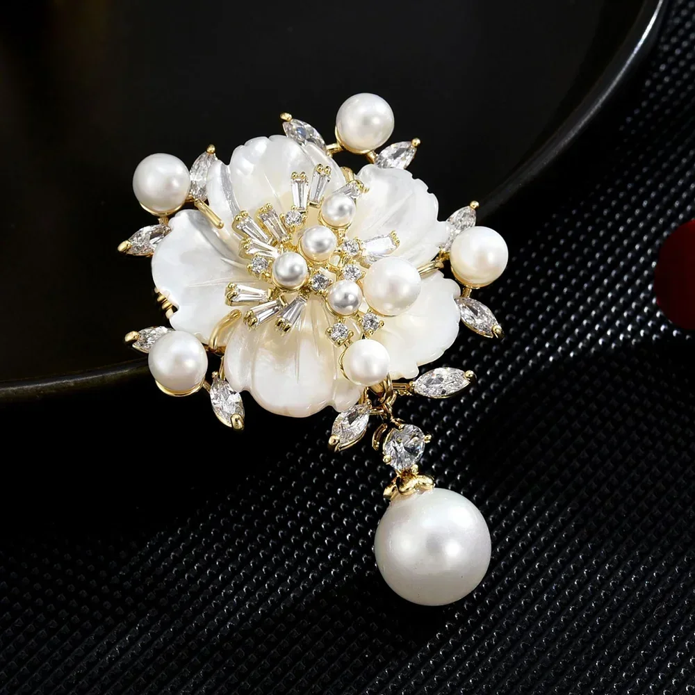 

High Quality Pearl Brooches for Women Elegant Camellia Flower Pins Fashion Jewelry Coat Accessories Exquisite Gift