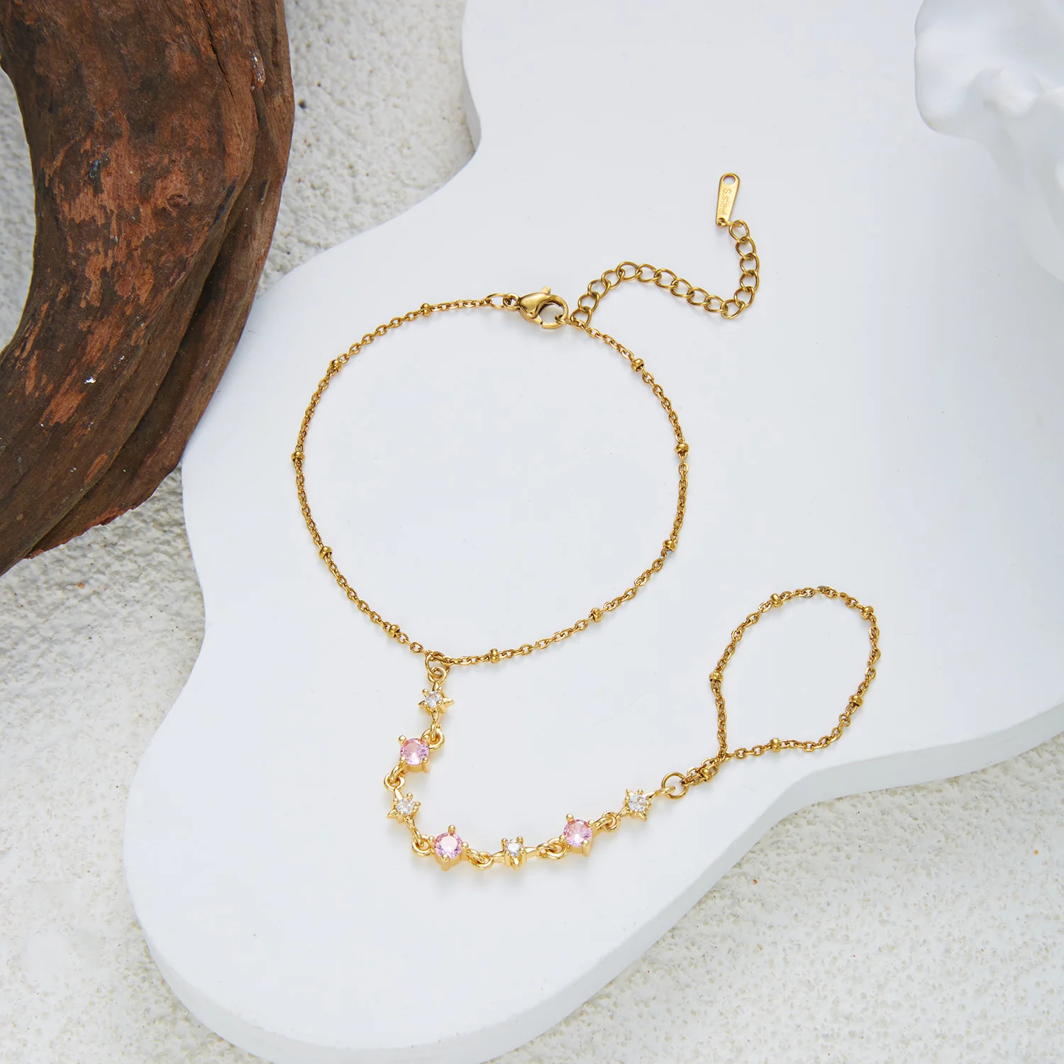 Zierliches Armband mit Zirkonia-Steinen und Edelstahl für Damen, vergoldet, Fingerkette, minimalistischer Schmuck für Hochzeiten und Partys, Geschenk – Detail 7