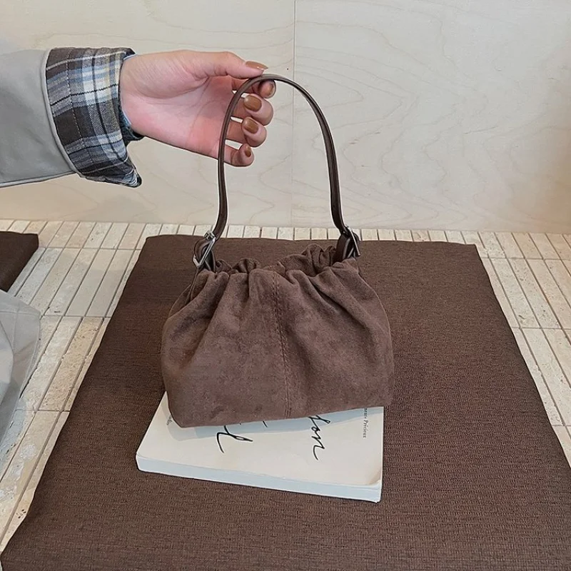 

Fashionable Ladies Shoulder Bag Made Of Brushed Leather Boasting Paris Style And Casual Vintage Chic Look​