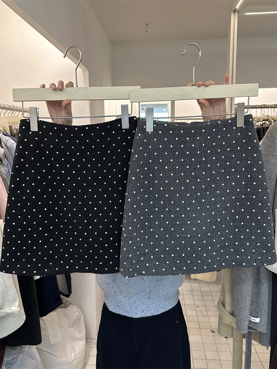 

High Waist Polka Dot Woolen A-Line Skirt Women's Warm Fce-lined Zipper Closure Bodycon Skirt Korean Sle f-length