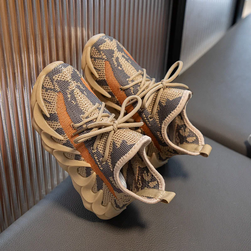 

New children's sports shoes with breathable mesh, fashionable coconut shoes for girls and woven running shoes for boys