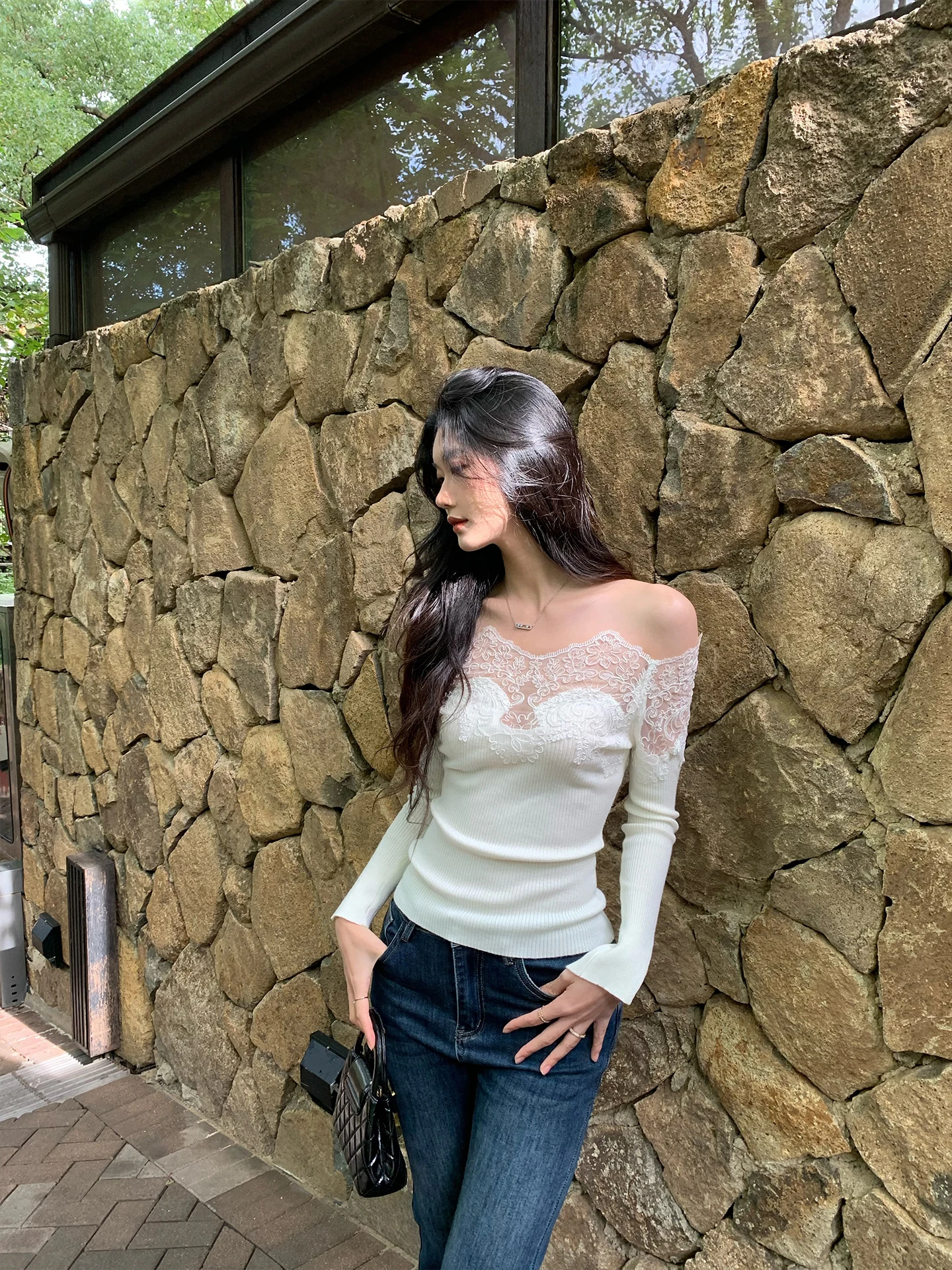 

Norain White Lace Splice Long Sleeve Knitted Top Slim Fit Shoulder Baring Elegant Style Citywalk Suitable Women's Inner Wear
