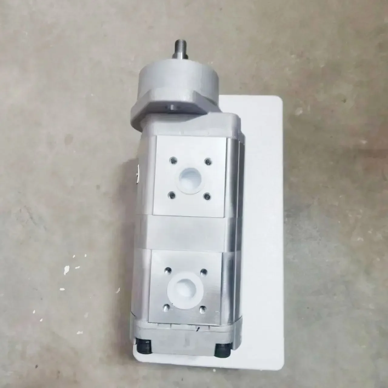 

R200-5/7/9 double gear pump various models gear pump tire excavator parts