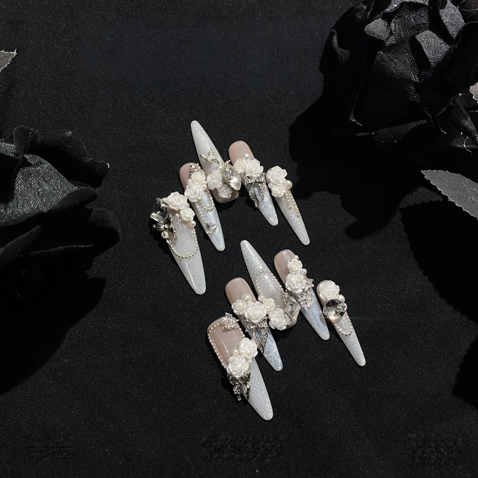 Armure de mariage, yeux de chat blanc nacré, presse sur les ongles, fait à la main, dégradé de paillettes fines, robe de mariée, faux ongles à fleurs