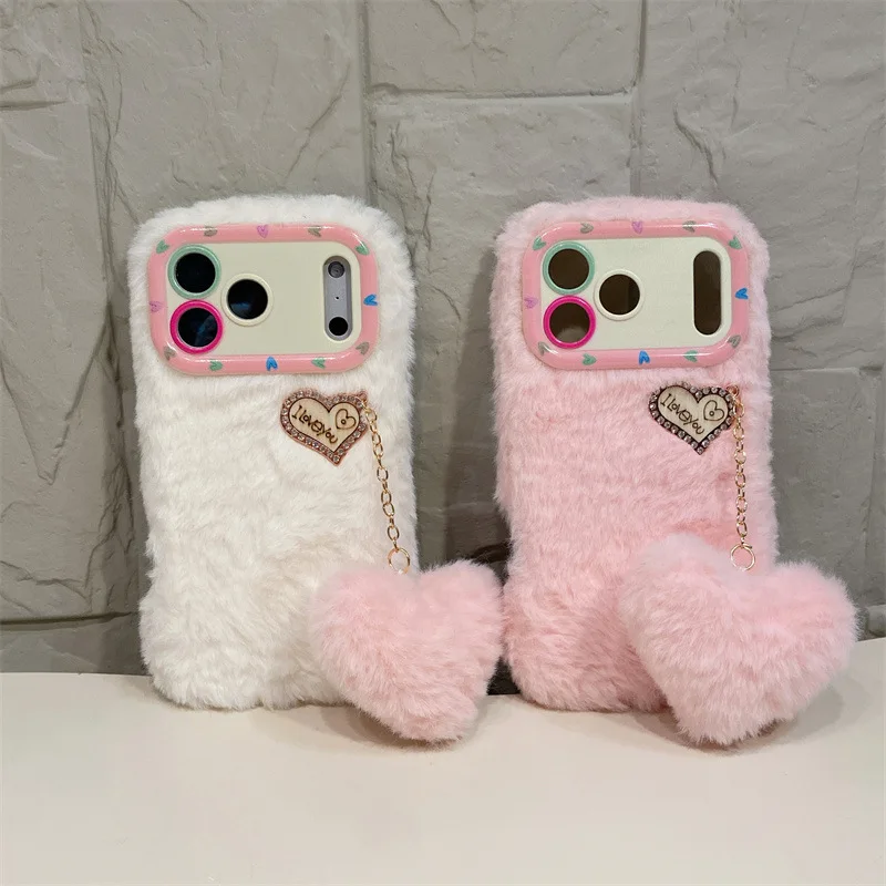 Luxuriöse Herzanhänger-Handyhülle aus flauschigem Plüsch für iPhone 17 16 15 14 13 12 Pro Max mit Objektivhalter und stoßfestem Schutz