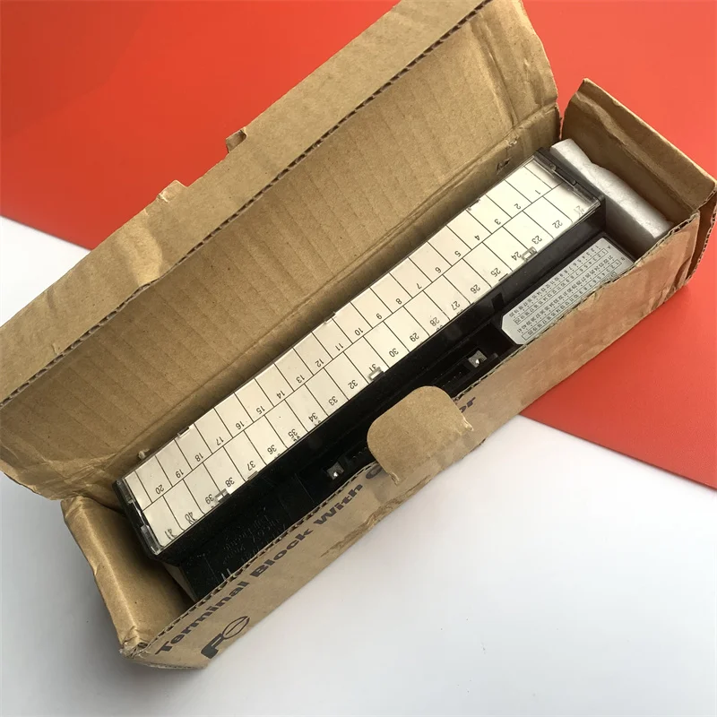 

1PC AU-CW41B1-11 Imported Electric Terminal Block AU-CW41-11 Connector