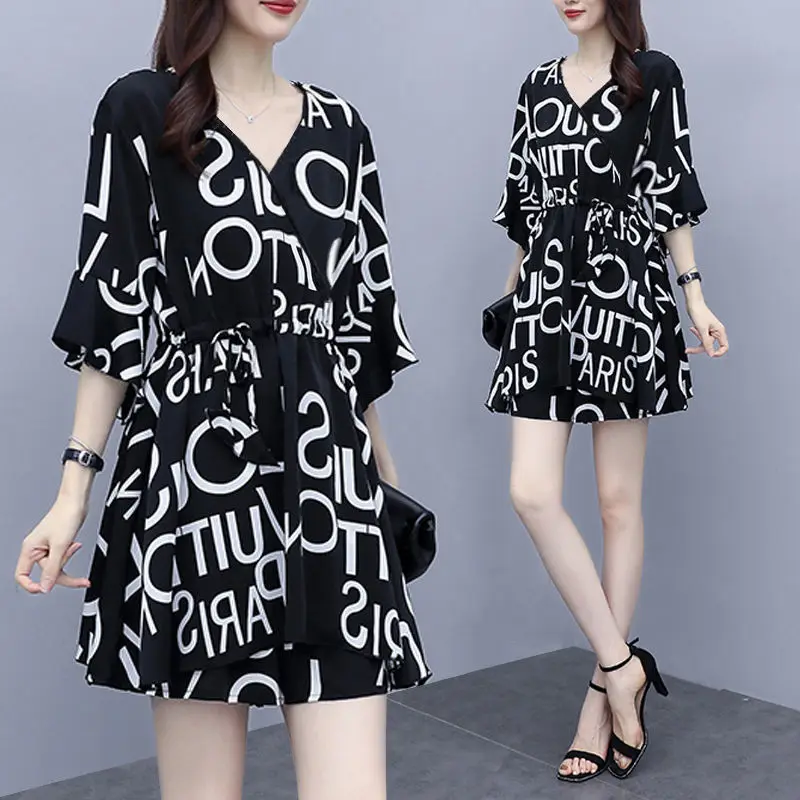 

Летний модный комплект для женщин больших размеров: платье и шорты, стройнящий трендовый комплект из двух предметов с коротким рукавом, другие материалы, 00% [материал, если применимо].