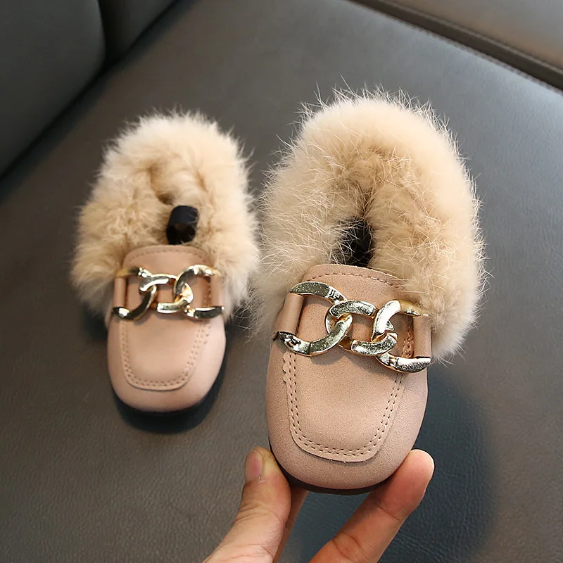 Scarpe invernali in cotone per bambini Warm Plush Fluffy Fur Girls Flats mocassini per bambini con catene in metallo moda comoda scarpa per bambini