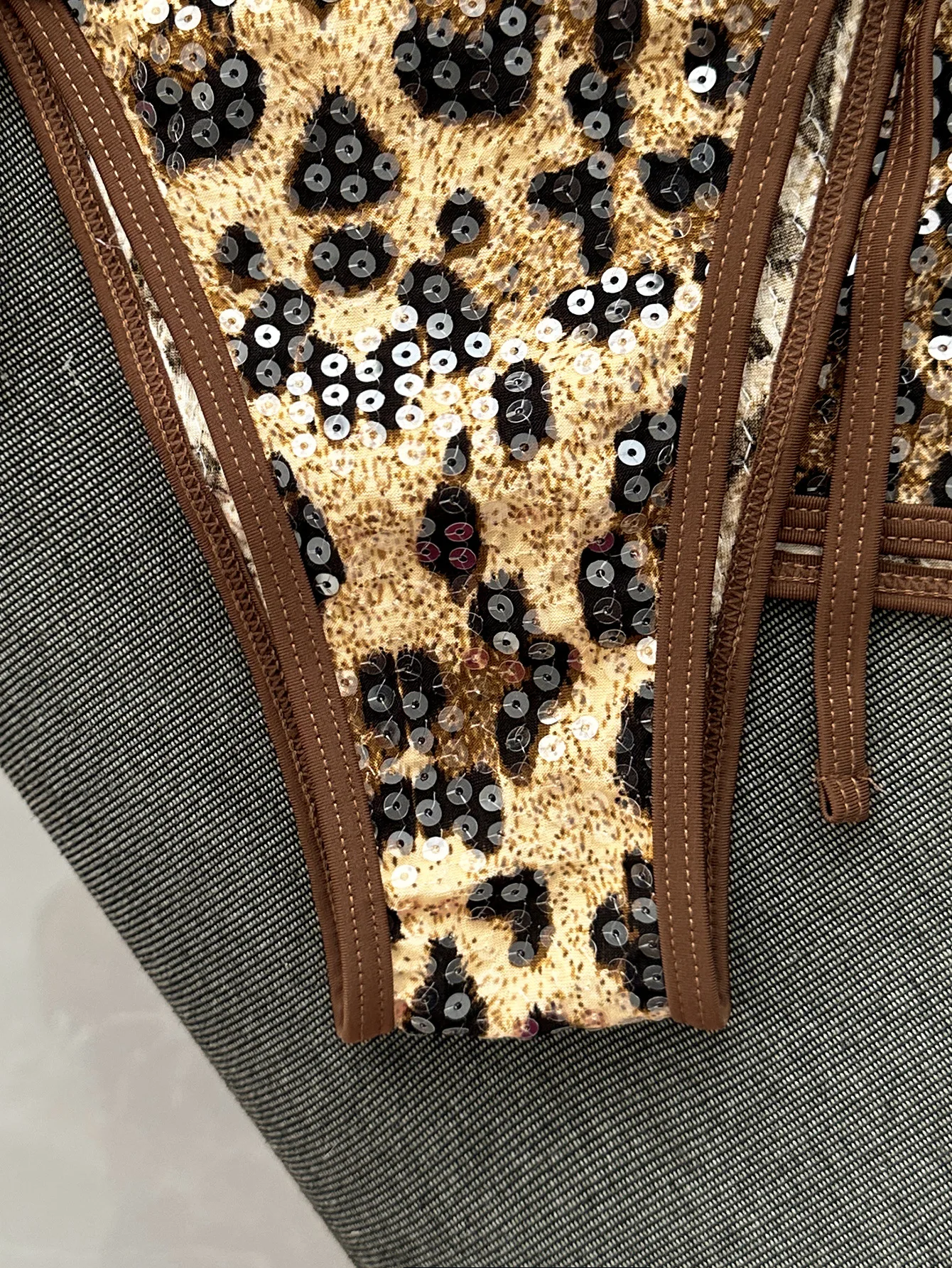 DEKA Sexy Glänzender Pailletten-Bikini mit Leopardenmuster für Damen, 3-teiliges Set mit Push-Up-BH, Badeanzug mit hoher Taille, Strand-Badeanzug, Urlaubs-Bademode – Detail 10