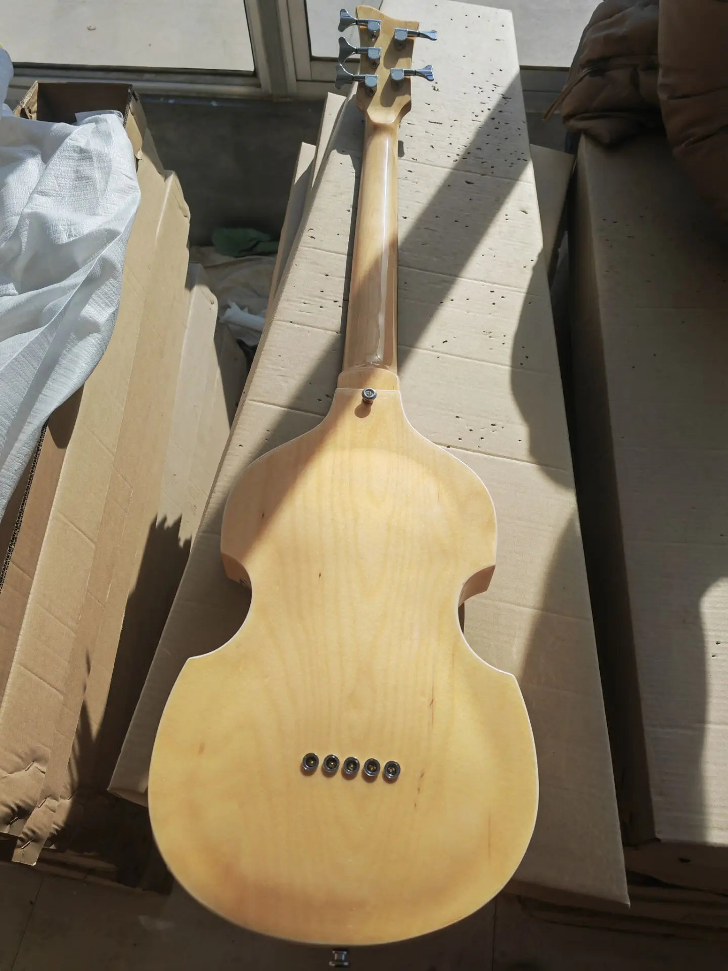 Custom  5 Strings Electric Bass Guitar Natural Wood Violin Bass 2 511B Staple Pickups Professional Guitar