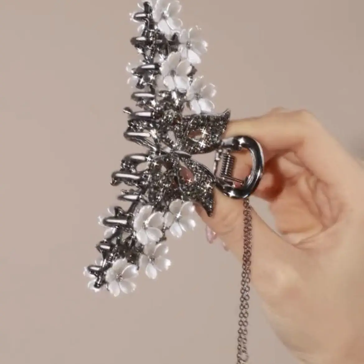 Женские изысканные кисточки-бабочки из сплава