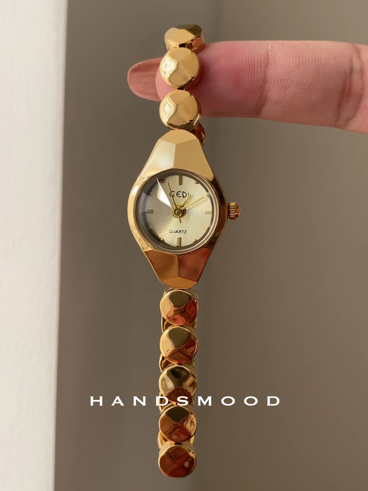 Luxury exquisite high-end gold watch fashionable temperament small gold watch ladies stainless steel watch gift for women