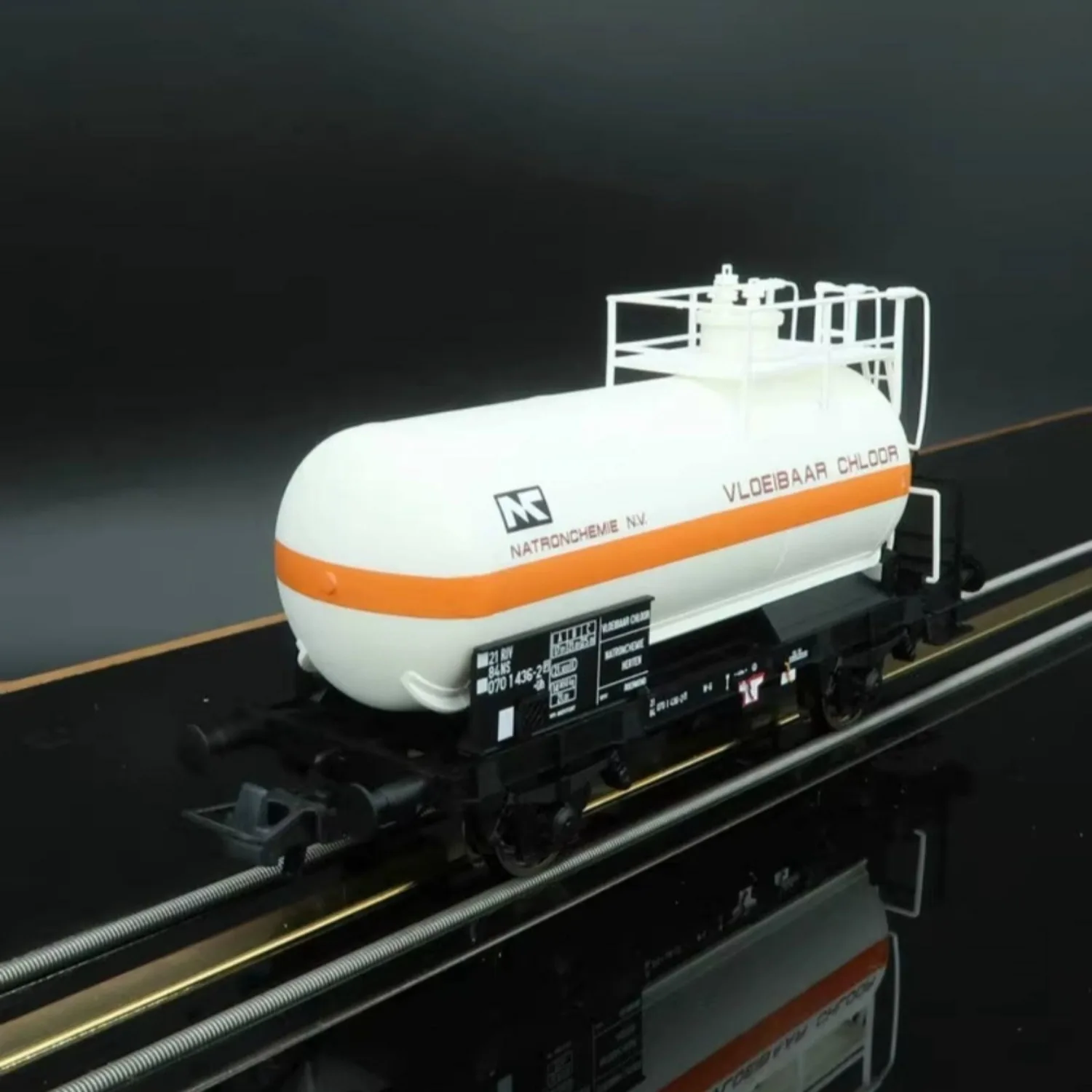 ROCO HO Type 1/87 Train Car Model 6600094 White Painted Oil Tanker Car Train Model for Use in Sand Table Decoration