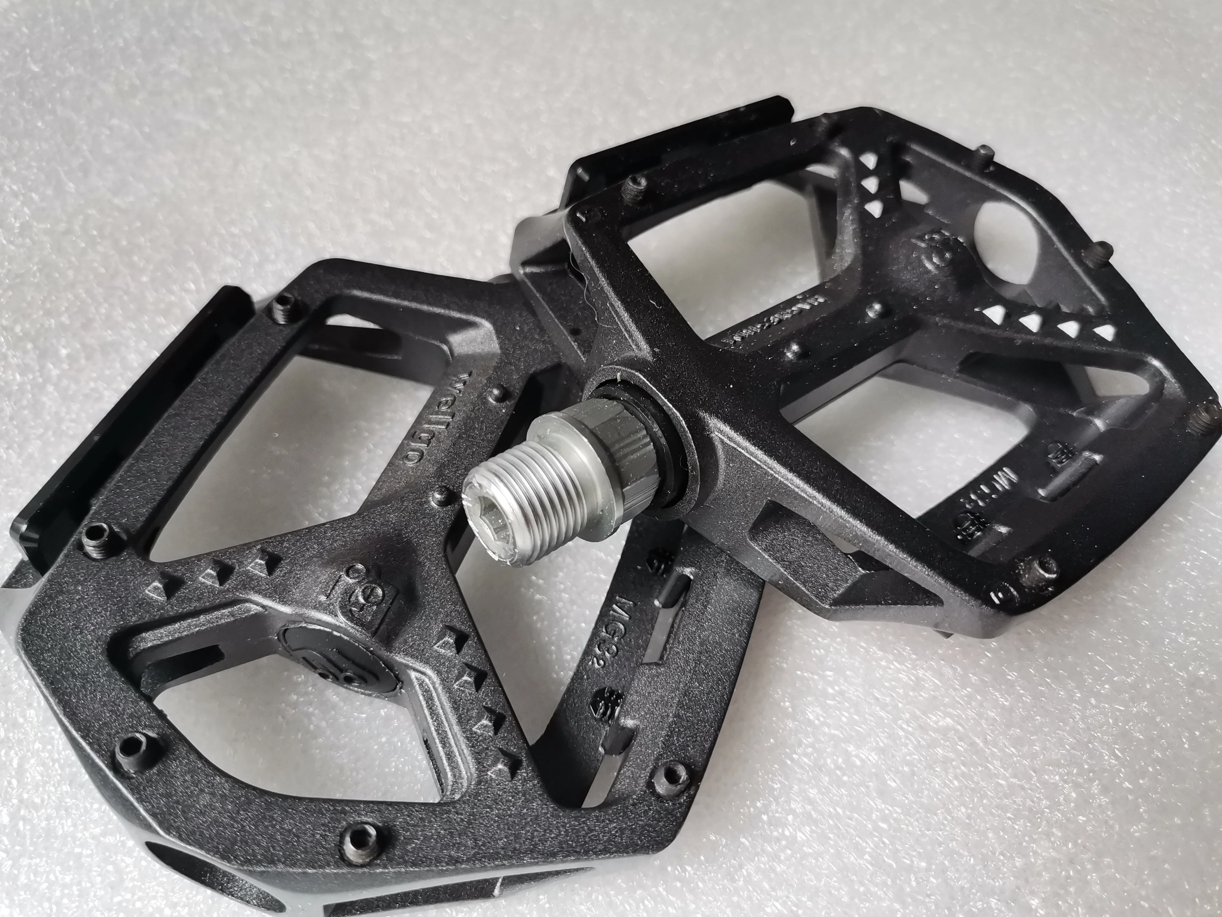 자전거 웰고 MG32 MG-32 마그네슘 페달 쌍, 320g MTB BMX DH AM, 소매 상자, 회색, 신제품