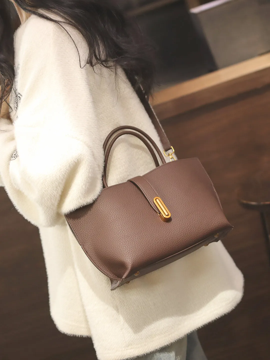 

Модная женская сумка-тоут 2025: зимняя повседневная универсальная сумка через плечо из искусственной кожи, однотонная, для поездок на работу