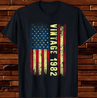 Born in the summer of 1982 rock and our retro birthday retro street style retro men's graphic T-shirt 2025