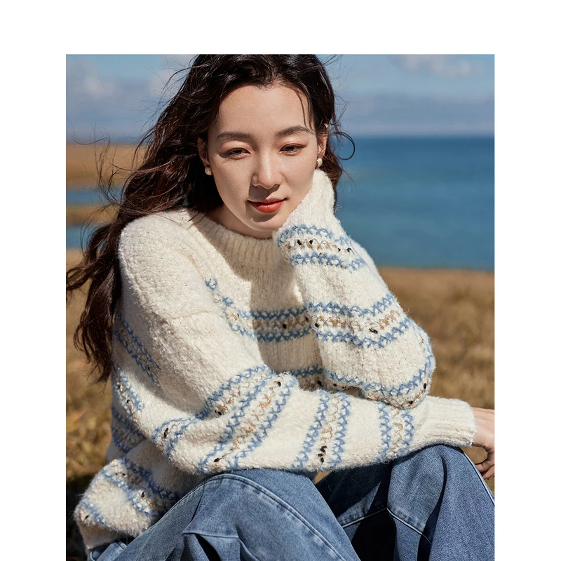 INMAN Women Sweater 2023 Winter Long Sleeve Round Neck Loose Knitwear Blue and White Stripe Golden Yarn Casual Versatile Tops