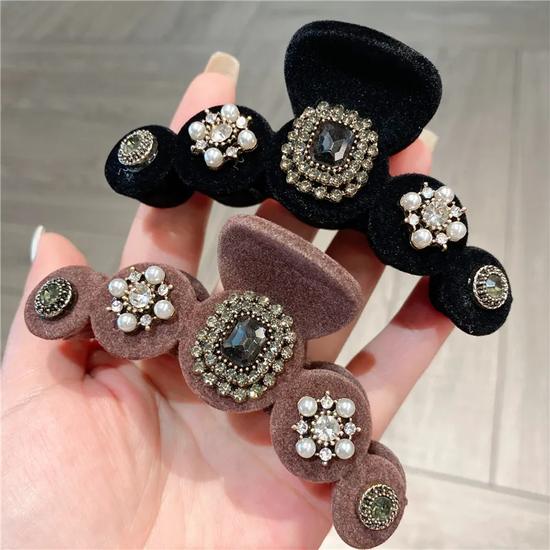 إكسسوار شعر شتوي كوري أسود مخملي متدفق متوسط المنتزع مشبك شعر فاخر مزين بحجر الراين على شكل سمكة قرش للنساء #5