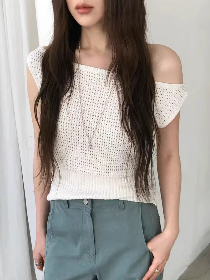 

2026 Summer New Dongda Gate Hollow out One Shoulder Side Slit Knitted Vest Sleeveless Top Women's Fashion Hollow out Knitwear