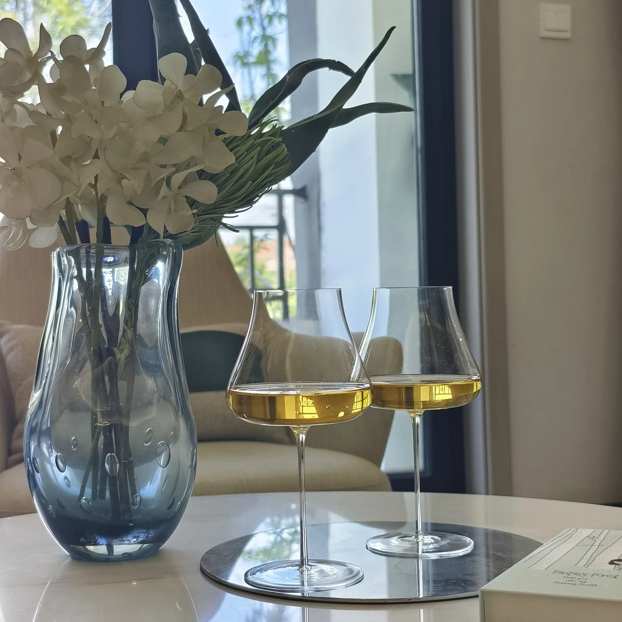 710 ml Tuba Ultradünnes, handgefertigtes Topfbaucher-Rotweinglas aus Burgunderrot für Zuhause, hochwertiges Weinlicht, luxuriöser Kristallbecher