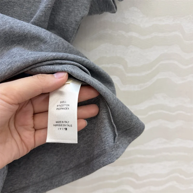 Bild 7: Damen-T-Shirt Neues elastisches, gestricktes, figurbetontes Kurzarm-Oberteil für den Sommer 2026 Hochwertiger V-Ausschnitt-Pullover aus reiner Baumwolle