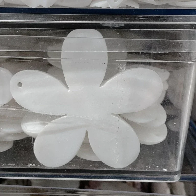 Natural Shell Five Petal Flower Pendant Mother of Pearl Exquisite Charm for Jewelry Making DIY Necklace Earring Accessories Gift