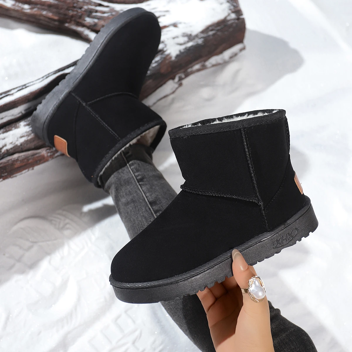 Botas de nieve para mujer, botas ligeras para exteriores, zapatos de invierno de piel sintética gruesa con pelusa, botines clásicos y cómodos para mujer