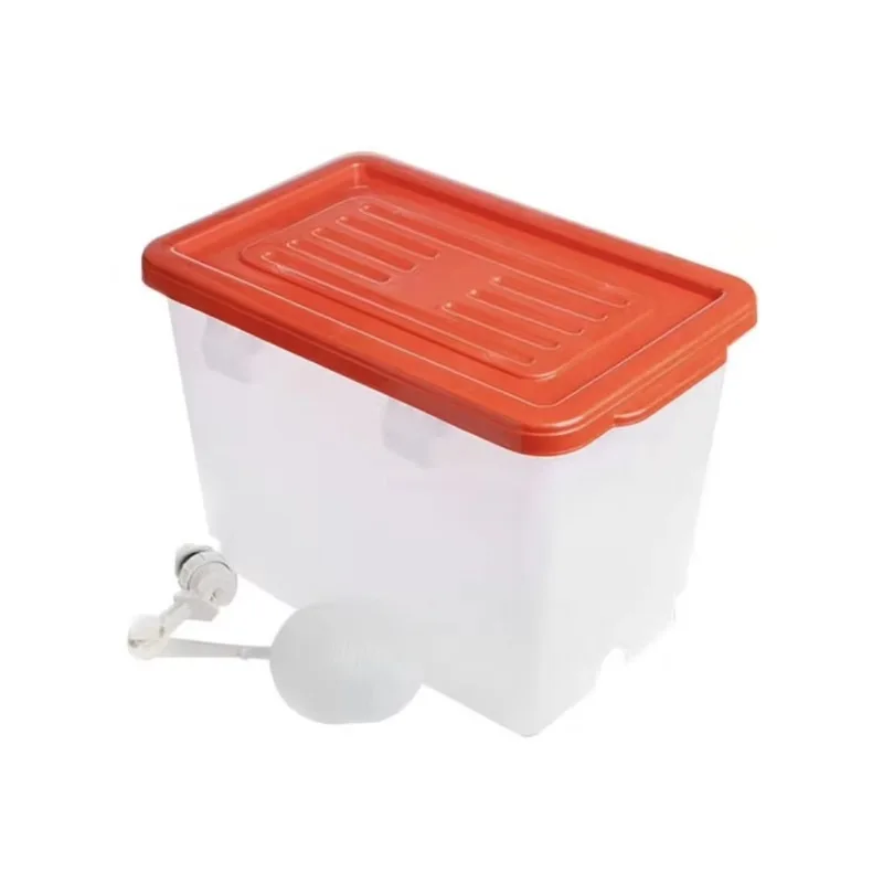 

New type of automatic poultry farm plastic water tank, with float valve for regulating and reducing pressure, used