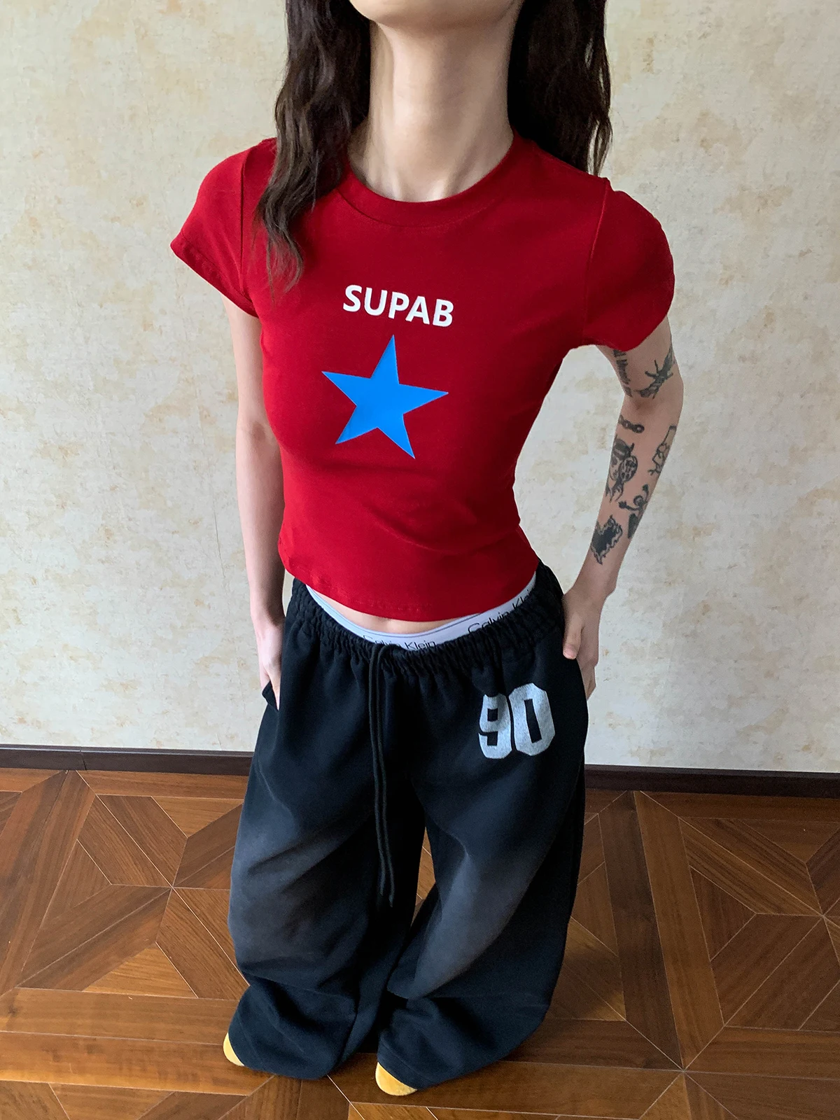 

Женская футболка Aket American Sle Spicy Girl Star Print с коротким рукавом, красная, с открытым животом, для весны и лета