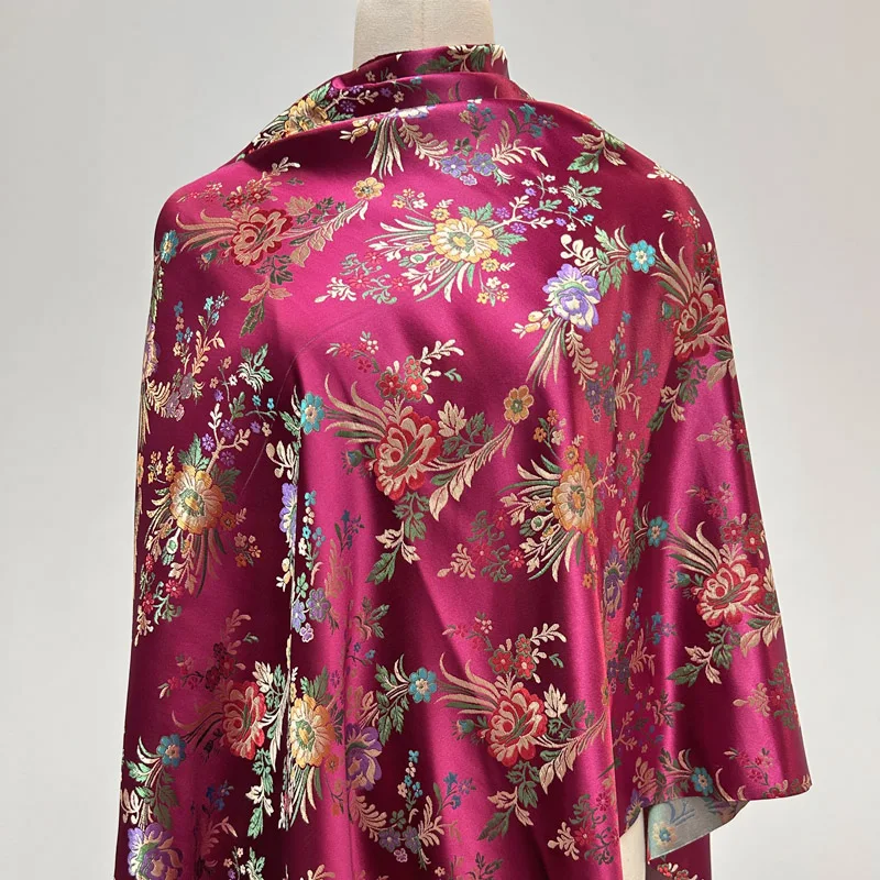 

Предварительно вырезанная жаккардовая парча с цветочной вышивкой, бордовая шелковистая глянцевая атласная красочная обивочная ткань для платьев, подушек и подушек